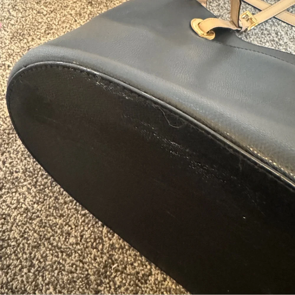 Michael Kors Jet Set Travel Black Shoulder Leather Bag
